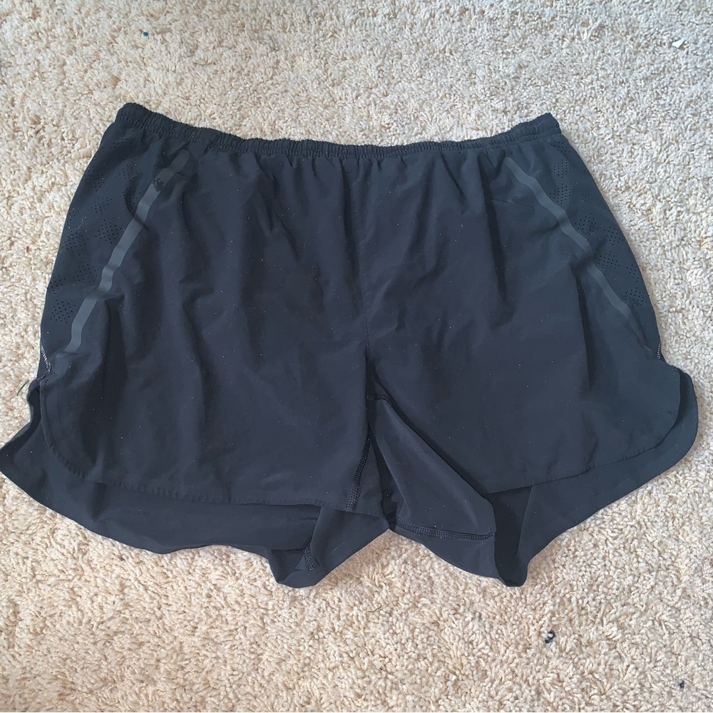 Men’s Lululemon short shorts